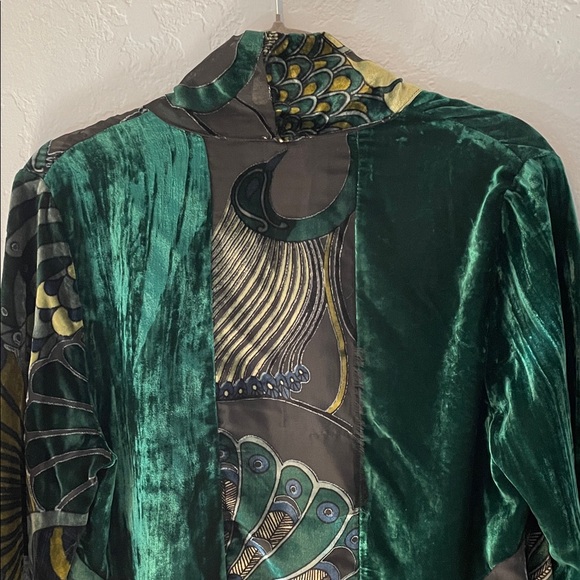 Elegant Green and Black Women's Kimono Jacket - Picture 3 of 13